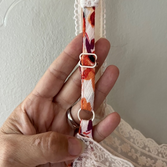 Torrid Sz XL Gauze Crochet Neck Tank Top Blouse Pullover Straps Floral Loose Fit - Picture 5 of 9